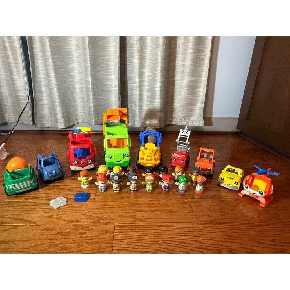 Little People Lot of Cars, Firetrucks, Work Vehicles & 15 Characters